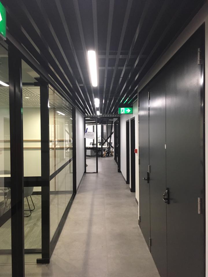 Corridor fitout partitions
